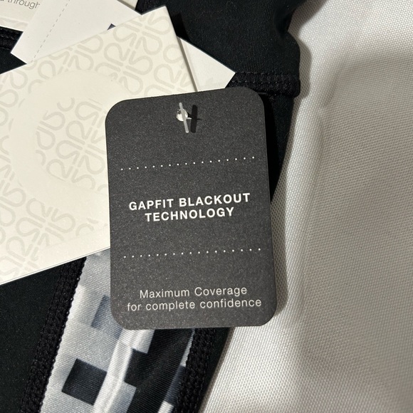 Brand new GapFit leggings high rise fitted through the leg in black,white, gray. - Picture 10 of 12